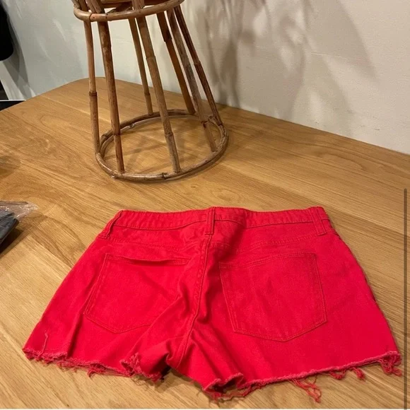 🇺🇸 Universal Thread Red High Rise Shortie Cut Off Jean Shorts 6 / 28R - Picture 4 of 11